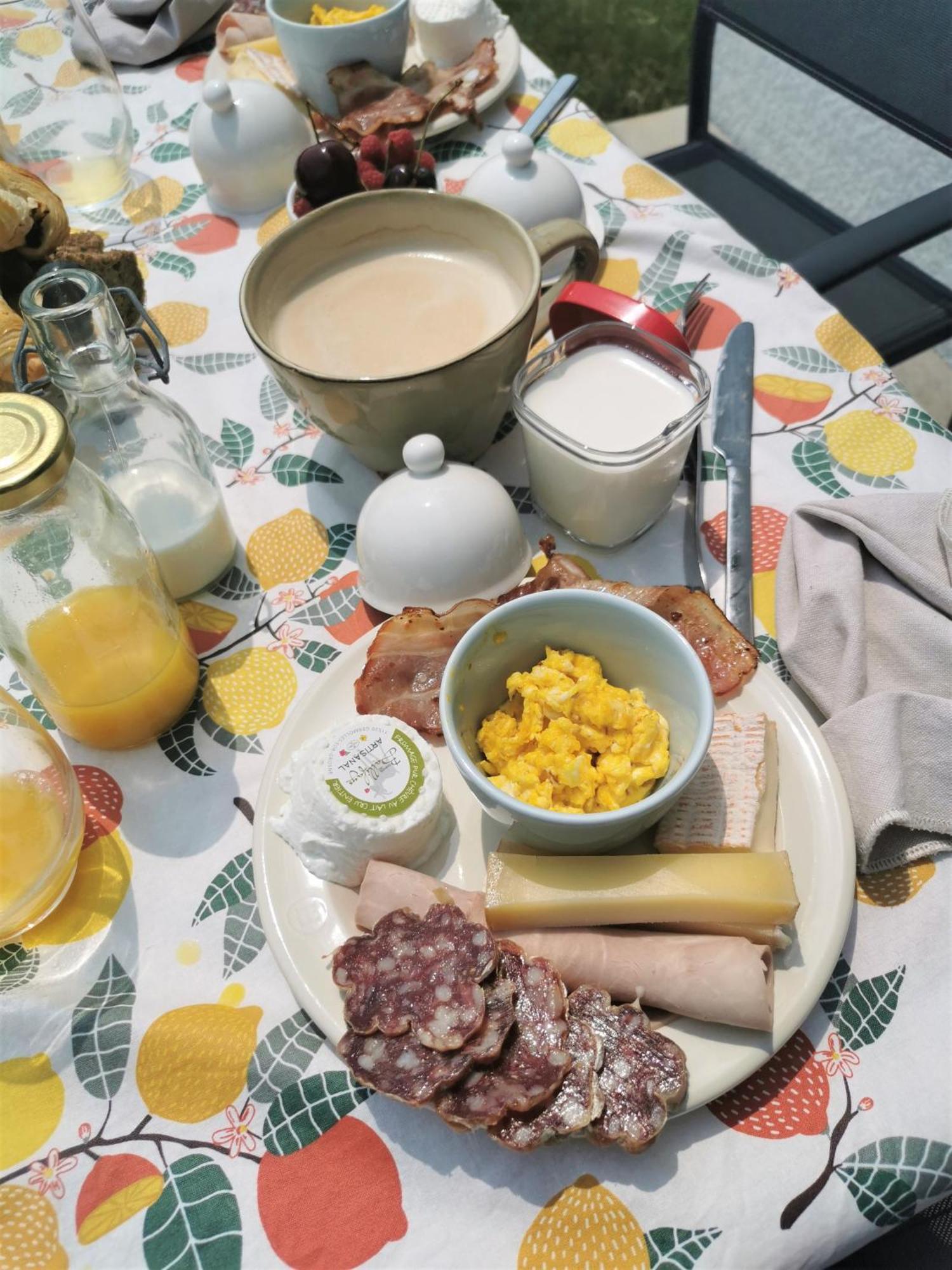 Au Jardin Des Deux Roches Bed & Breakfast Prisse ภายนอก รูปภาพ